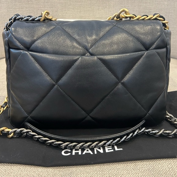 Chanel 19 Large (middle size) - Black Lambskin - Picture 3 of 9
